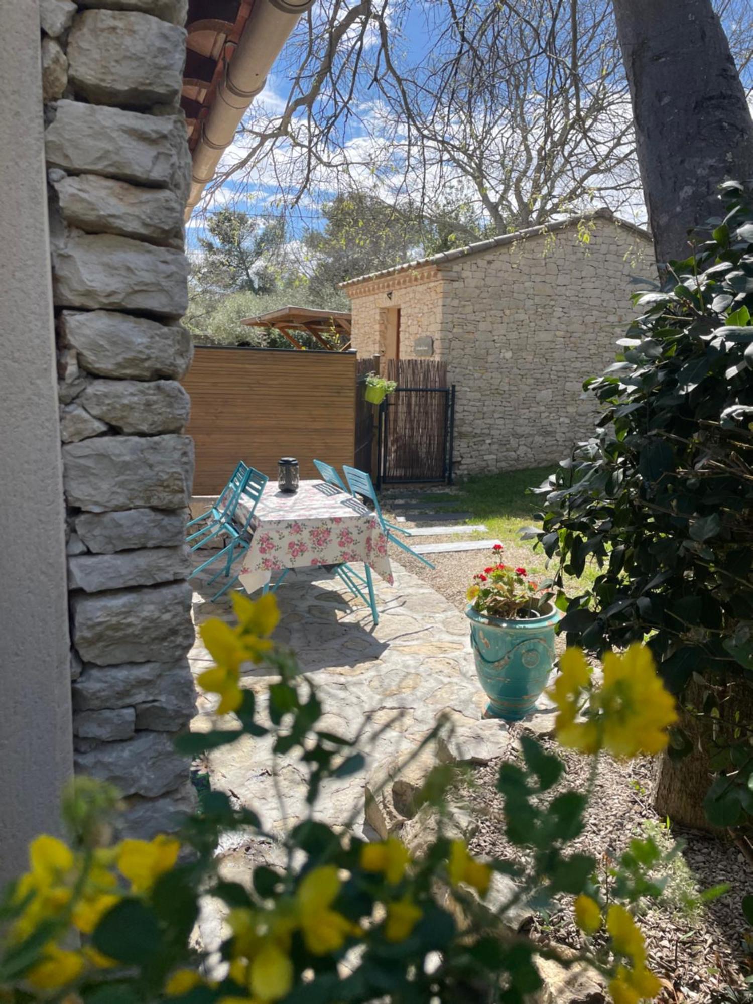 La Chambre Haute Et Son Spa Nimes Exterior foto